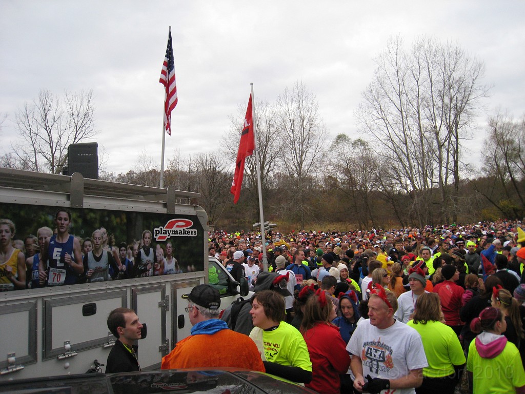 Run Through Hell 2010 10K 016.JPG - The 2010 Run Through Hell 10K held on Halloween Day, October 31, 2010. Cold, crisp and sunny. By far the biggest race held here that I have been to!